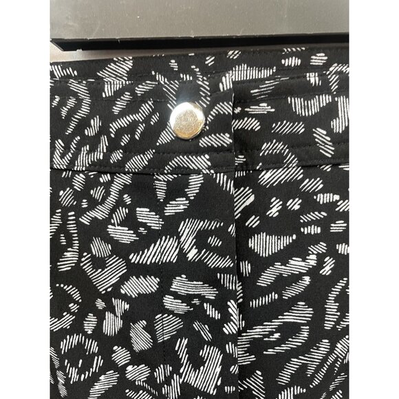 Chicos Zenergy Size 3 Black Patterned Polyester/Spandex Capri Pants - Picture 2 of 16